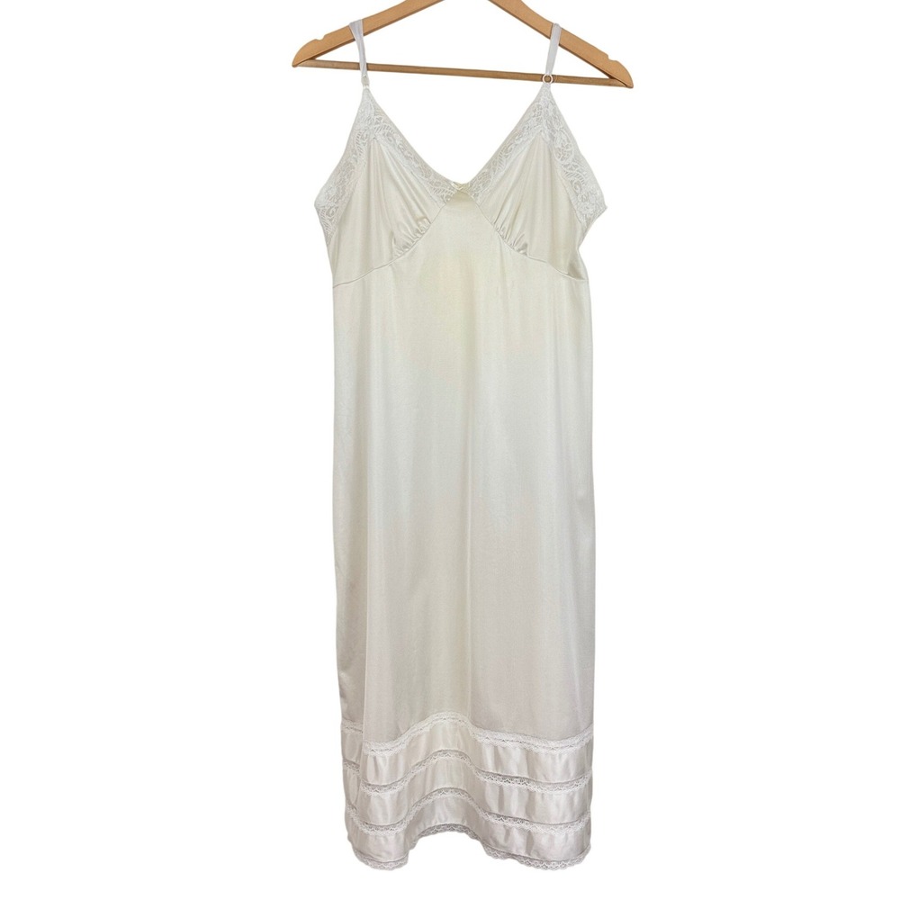 Vintage Ivory Full Slip Lace Trim Ruffle Hem Size 36 Coquette Cottagecore Bridal